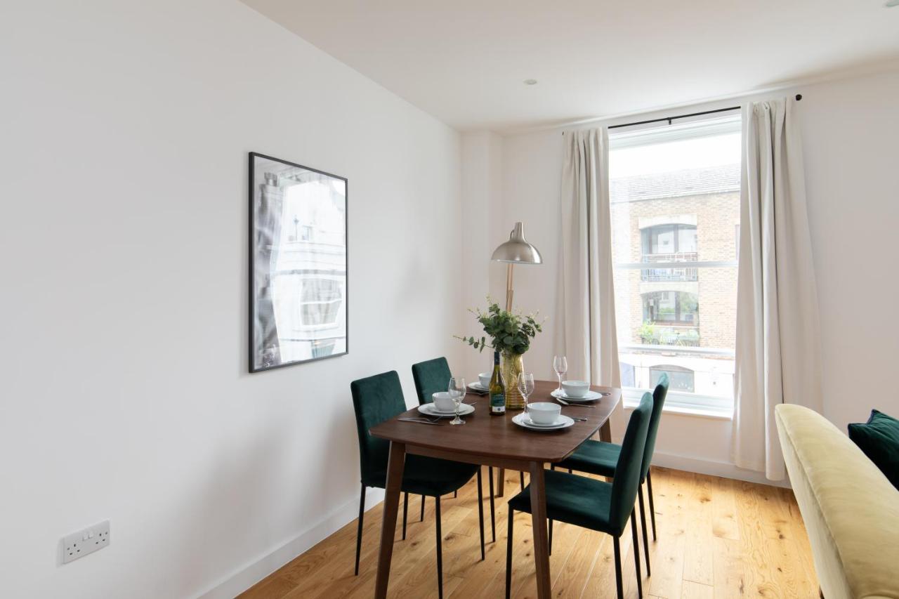 Apartament - Luxury And Spacious With Balcony Londra