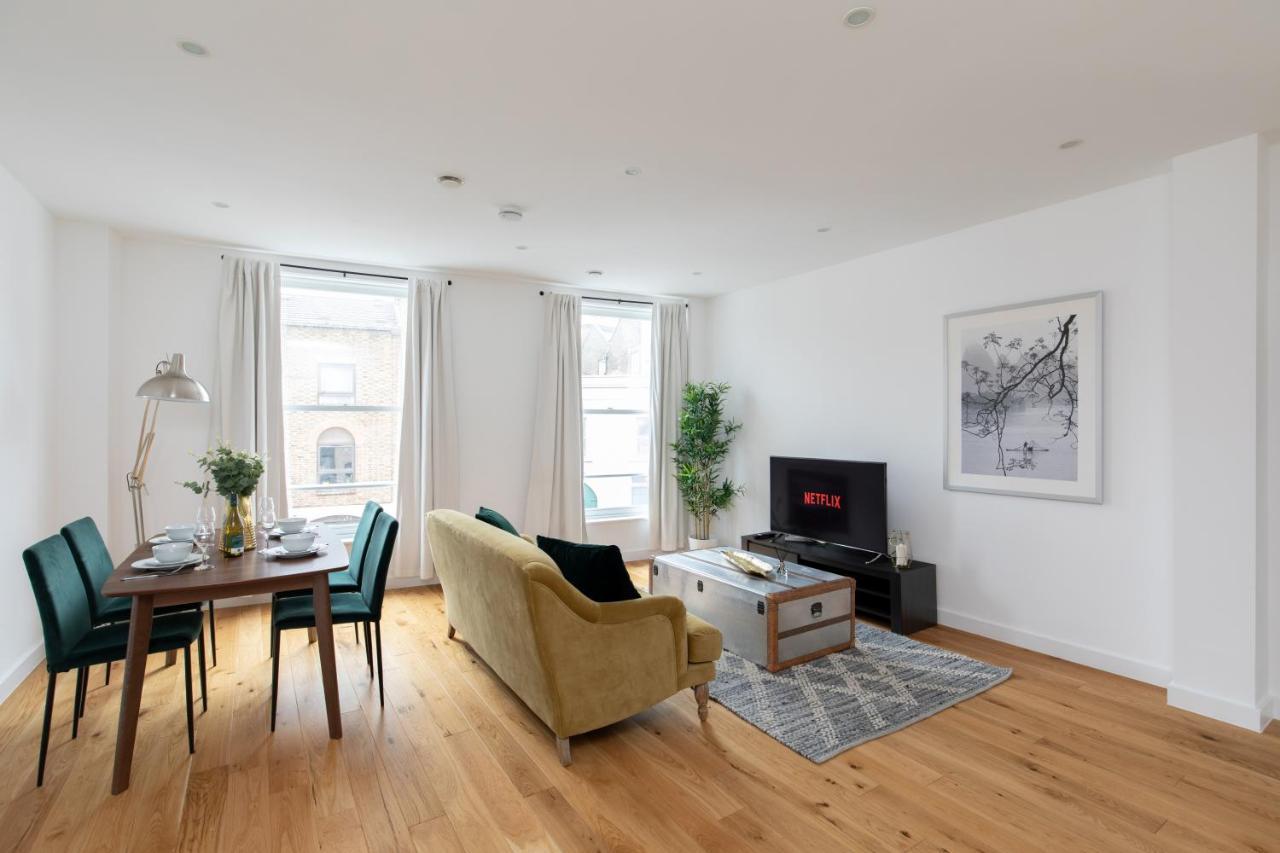 Apartament - Luxury And Spacious With Balcony Londra