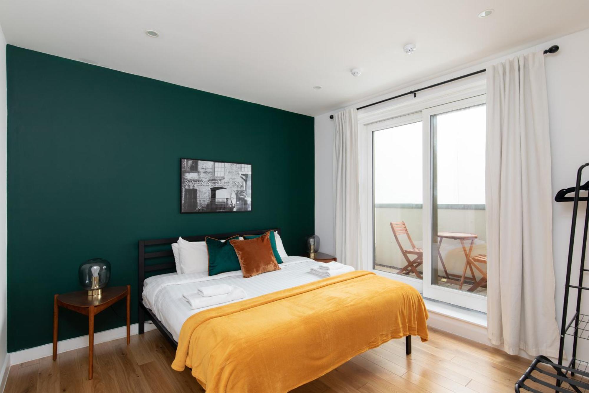 - Luxury And Spacious With Balcony Appartamento